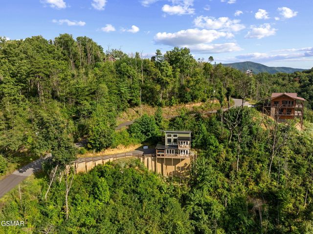 3322 Sugar Maple Loop Road, Sevierville, TN 37862