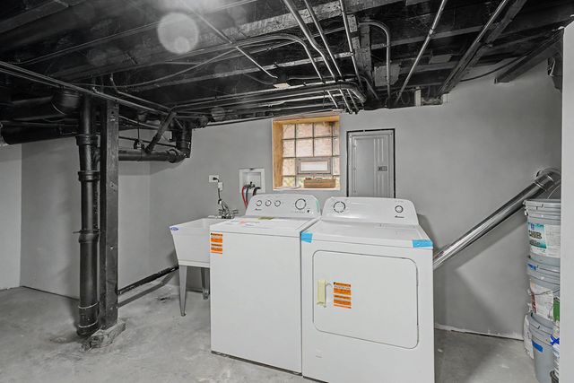417 S 3rd Avenue, Maywood, IL 60153