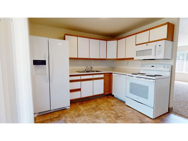 16656 Se MOON Ave, Milwaukie, OR 97267
