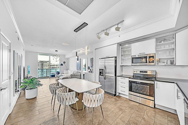 1945 S Ocean Drive 1803, Hallandale Beach, FL 33009