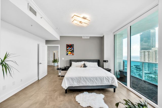 1945 S Ocean Drive 1803, Hallandale Beach, FL 33009
