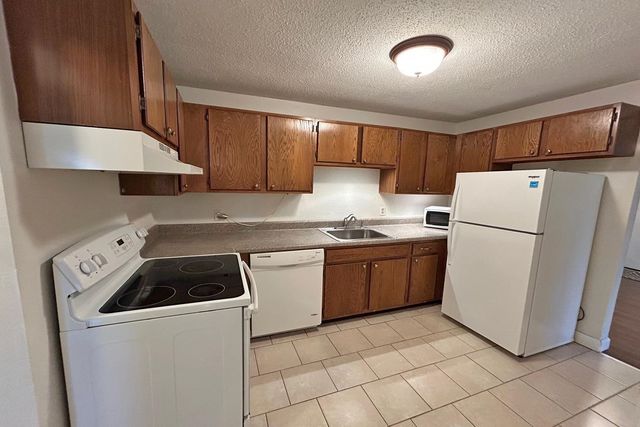 20 Wolf Road A8, Lebanon, NH 03755