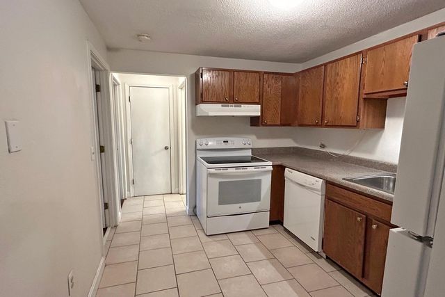 20 Wolf Road A8, Lebanon, NH 03755