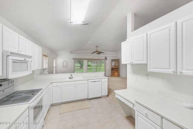 952 Tavernier Circle NE, Palm Bay, FL 32905
