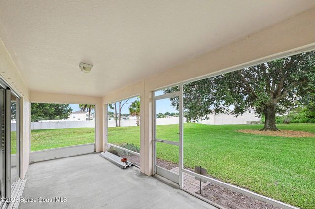 952 Tavernier Circle NE, Palm Bay, FL 32905