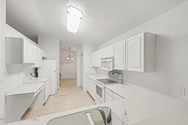 952 Tavernier Circle NE, Palm Bay, FL 32905
