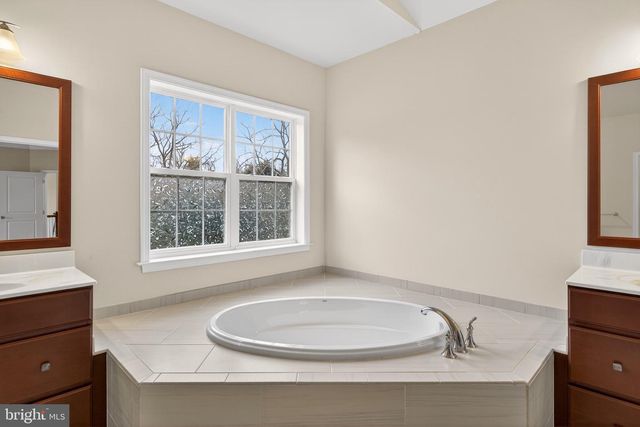 30 DOMINIC DR, Downingtown, PA 19335