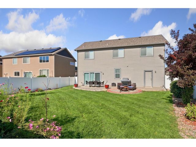 375 Shadowbrook Dr, Windsor, CO 80550