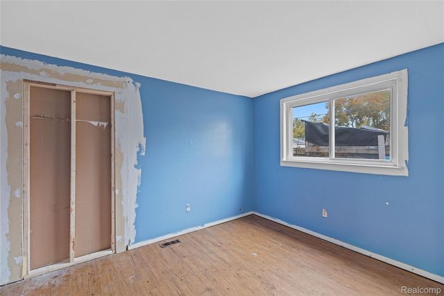 9274 Chamberlain Street, Romulus, MI 48174