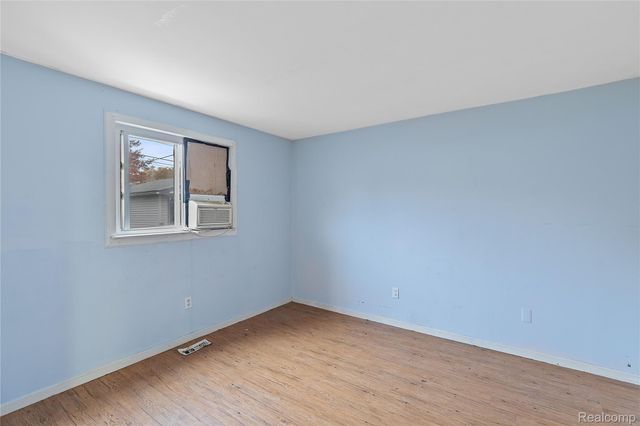 9274 Chamberlain Street, Romulus, MI 48174