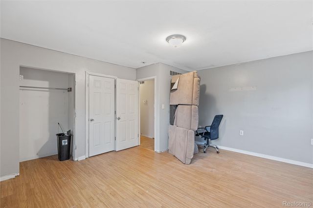 9274 Chamberlain Street, Romulus, MI 48174