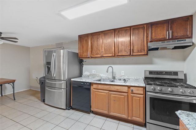 9274 Chamberlain Street, Romulus, MI 48174