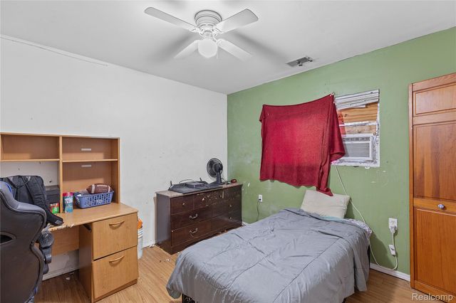 9274 Chamberlain Street, Romulus, MI 48174