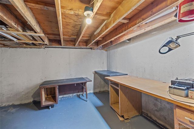 9274 Chamberlain Street, Romulus, MI 48174