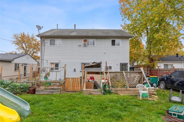 9274 Chamberlain Street, Romulus, MI 48174