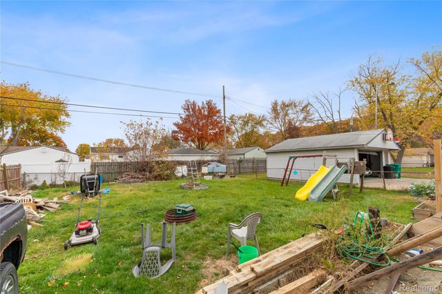 9274 Chamberlain Street, Romulus, MI 48174