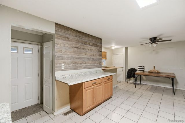 9274 Chamberlain Street, Romulus, MI 48174