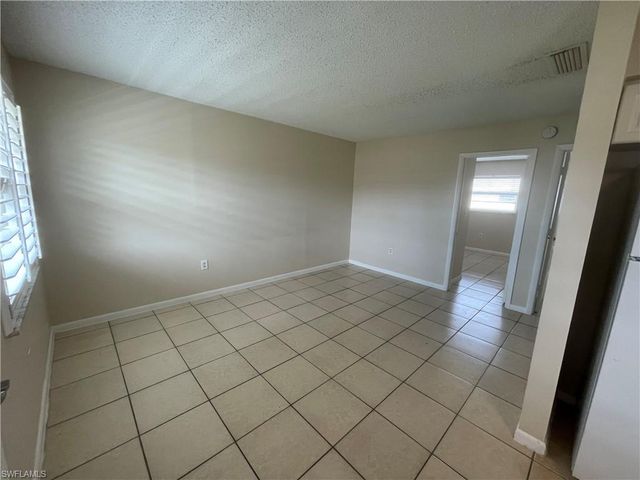 3325 Airport pulling RD, Naples, FL 34105