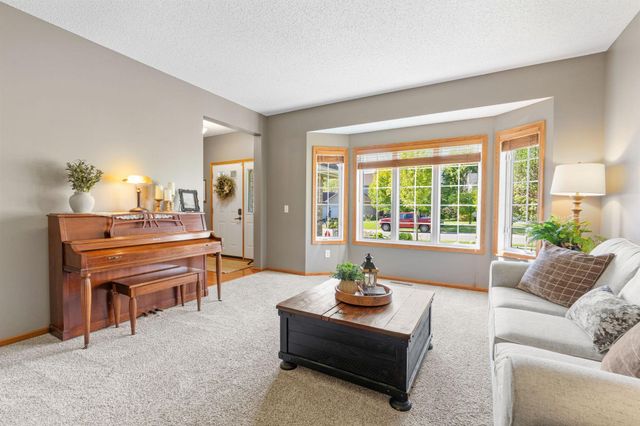 746 Riesgraf Road, Carver, MN 55315