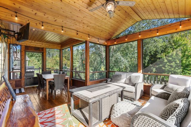 746 Riesgraf Road, Carver, MN 55315