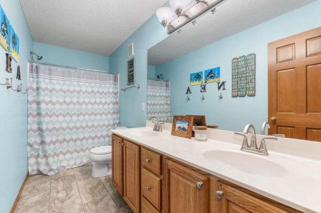 746 Riesgraf Road, Carver, MN 55315