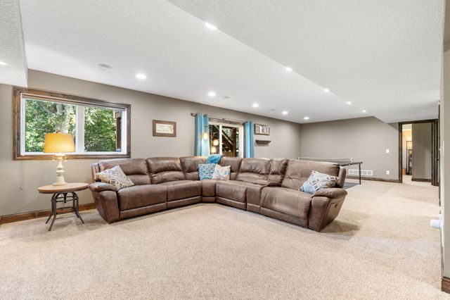 746 Riesgraf Road, Carver, MN 55315