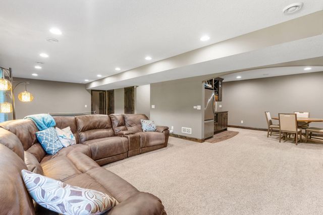 746 Riesgraf Road, Carver, MN 55315