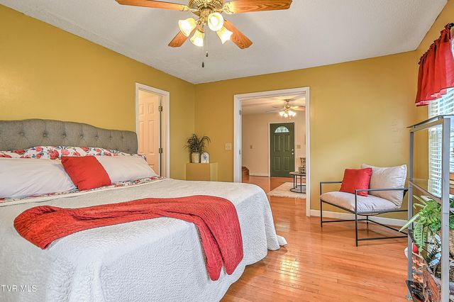 104 Phillip Drew Court, Johnson City, TN 37604