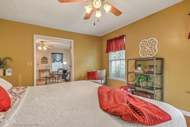 104 Phillip Drew Court, Johnson City, TN 37604