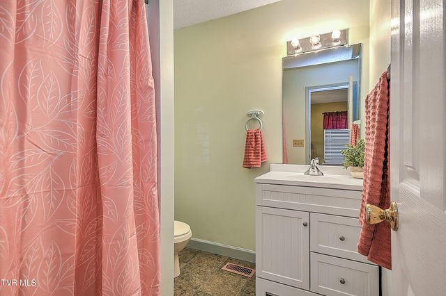 104 Phillip Drew Court, Johnson City, TN 37604