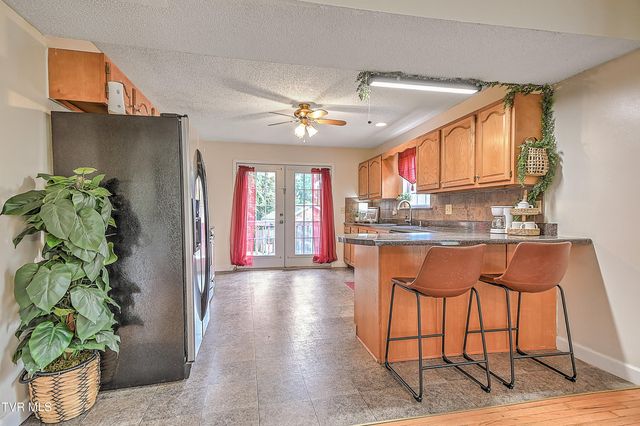 104 Phillip Drew Court, Johnson City, TN 37604