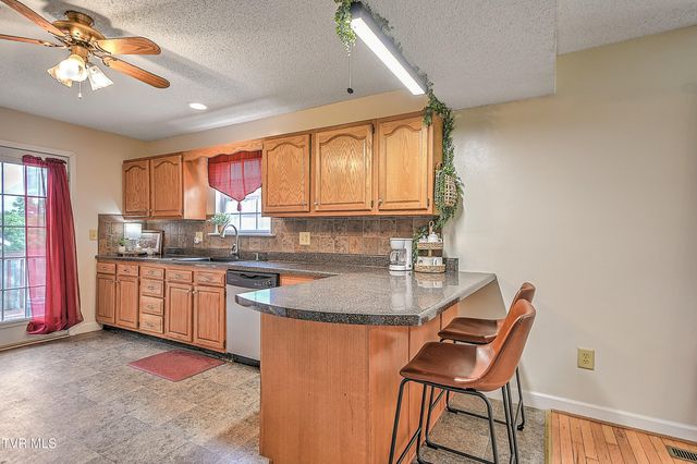 104 Phillip Drew Court, Johnson City, TN 37604