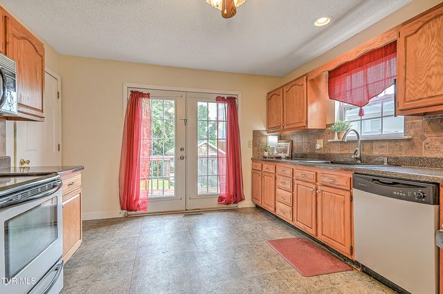 104 Phillip Drew Court, Johnson City, TN 37604