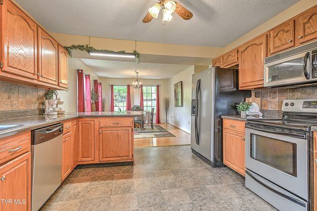 104 Phillip Drew Court, Johnson City, TN 37604