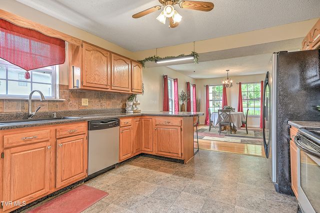 104 Phillip Drew Court, Johnson City, TN 37604