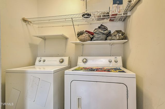 104 Phillip Drew Court, Johnson City, TN 37604
