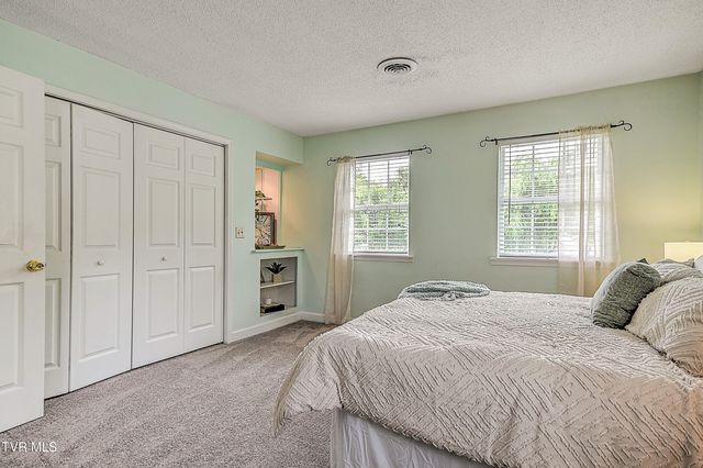 104 Phillip Drew Court, Johnson City, TN 37604