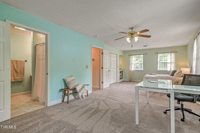 104 Phillip Drew Court, Johnson City, TN 37604