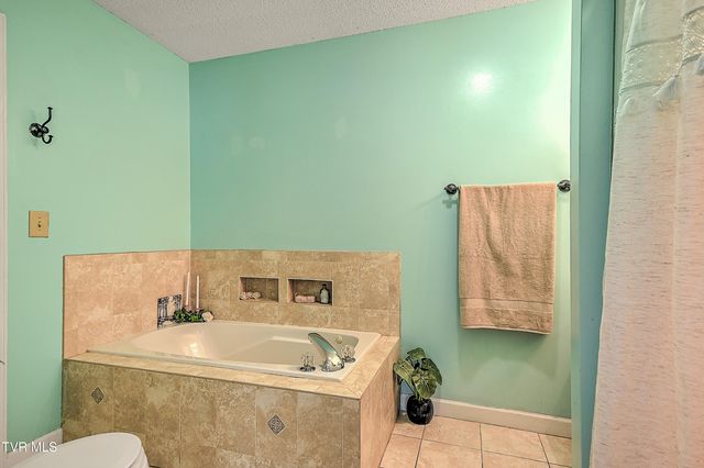 104 Phillip Drew Court, Johnson City, TN 37604