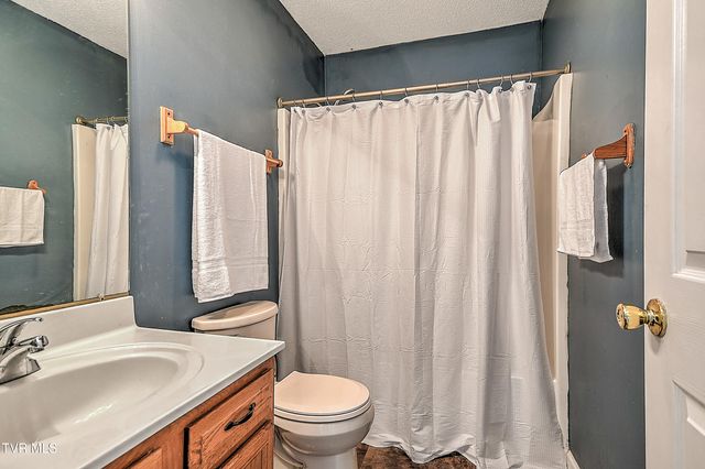 104 Phillip Drew Court, Johnson City, TN 37604