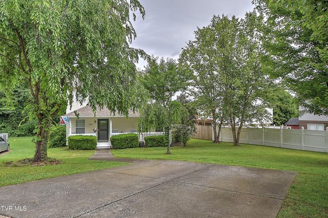 104 Phillip Drew Court, Johnson City, TN 37604