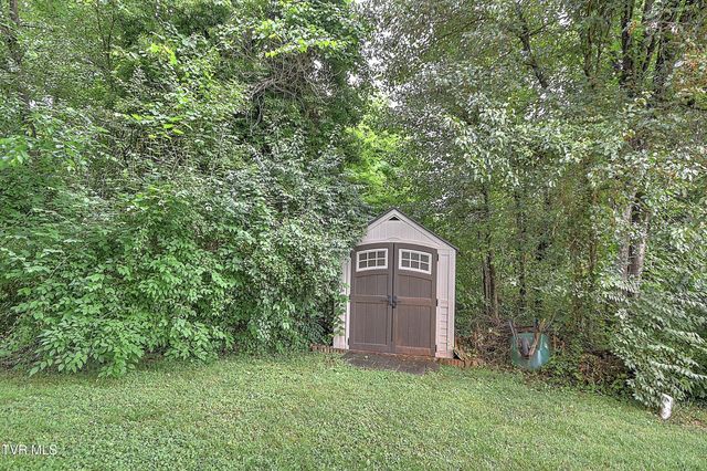 104 Phillip Drew Court, Johnson City, TN 37604