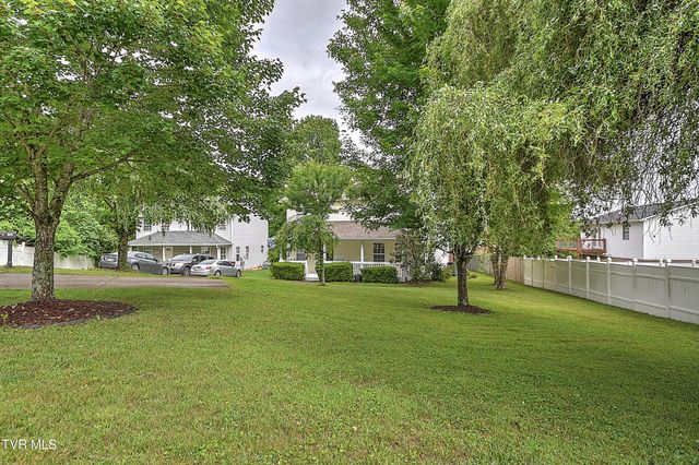 104 Phillip Drew Court, Johnson City, TN 37604