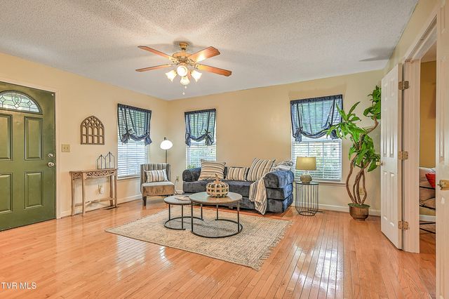 104 Phillip Drew Court, Johnson City, TN 37604