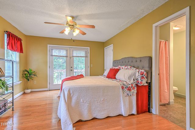 104 Phillip Drew Court, Johnson City, TN 37604
