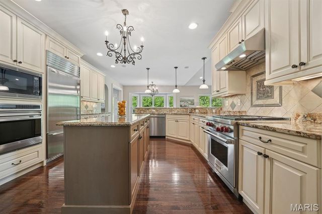 17925 Homestead Bluffs Drive, Wildwood, MO 63005