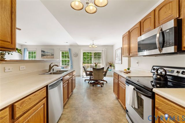 3173 Poplar View Pl, Chester, VA 23831