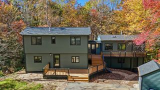 9 Bray Ct, Pelham, MA 01002