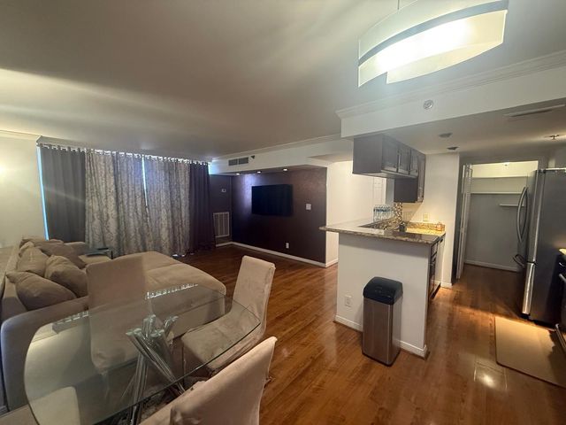 3525 Sage Road 1204, Houston, TX 77056