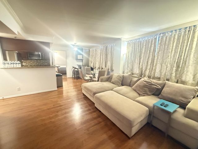 3525 Sage Road 1204, Houston, TX 77056